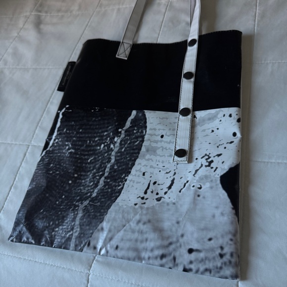 Francesca Liberatore X DHL Tote bag - Picture 4 of 6